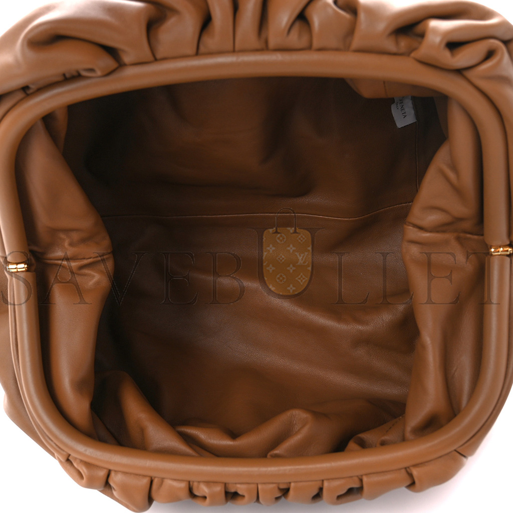 BOTTEGA VENETA SMOOTH BUTTER CALF THE POUCH OVERSIZED CLUTCH TEAK (39*19*9cm)