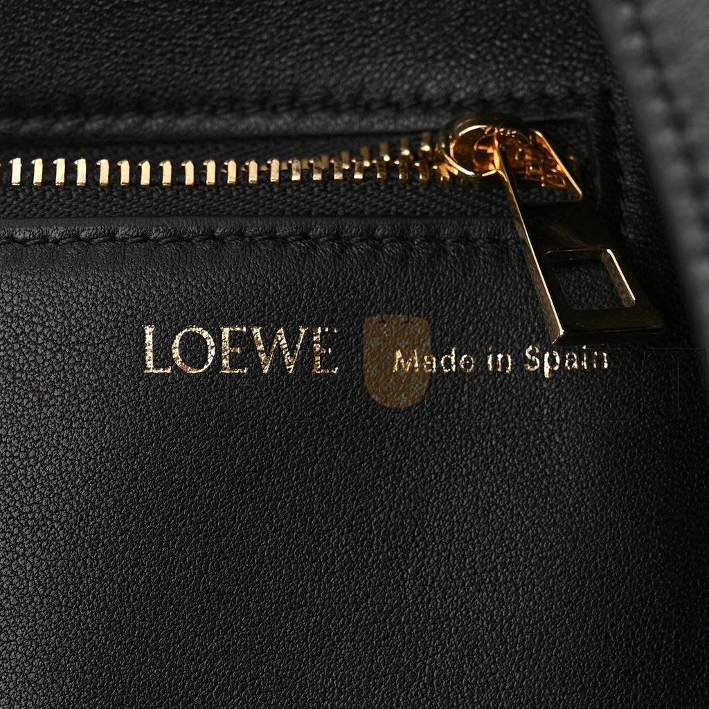 LOEWE NAPPA SMALL SQUEEZE BAG BLACK (23*22*10cm)